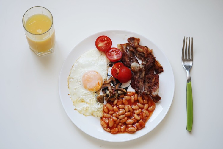 Fried Eggs, Beans, Mushrooms, Cherry Tomatoes and Bacon Breakfast - Bean Recipe